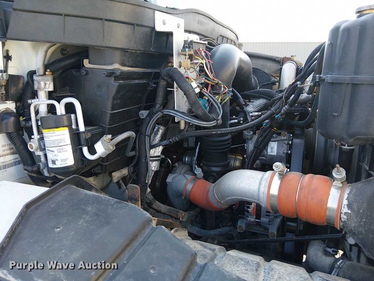 image for item NU9727 2009 International 7500 Crew Cab crane truck