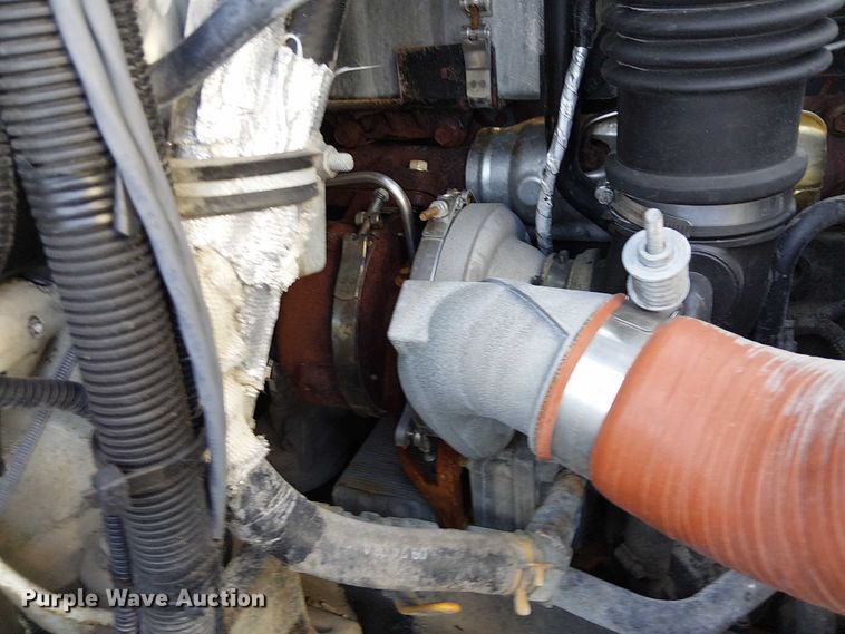 image for item NU9727 2009 International 7500 Crew Cab crane truck