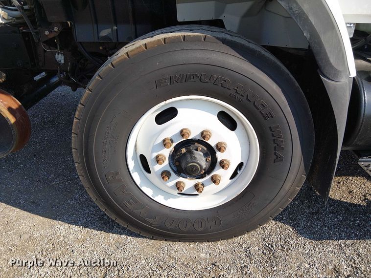 image for item NU9727 2009 International 7500 Crew Cab crane truck