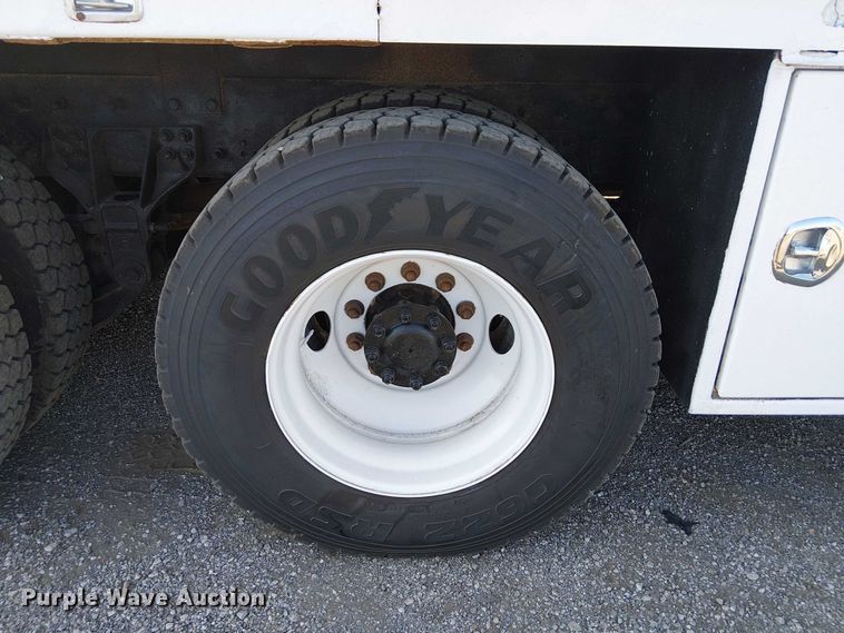 image for item NU9727 2009 International 7500 Crew Cab crane truck