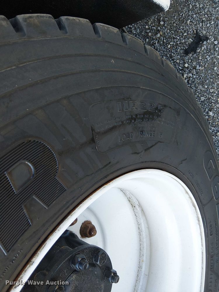 image for item NU9727 2009 International 7500 Crew Cab crane truck