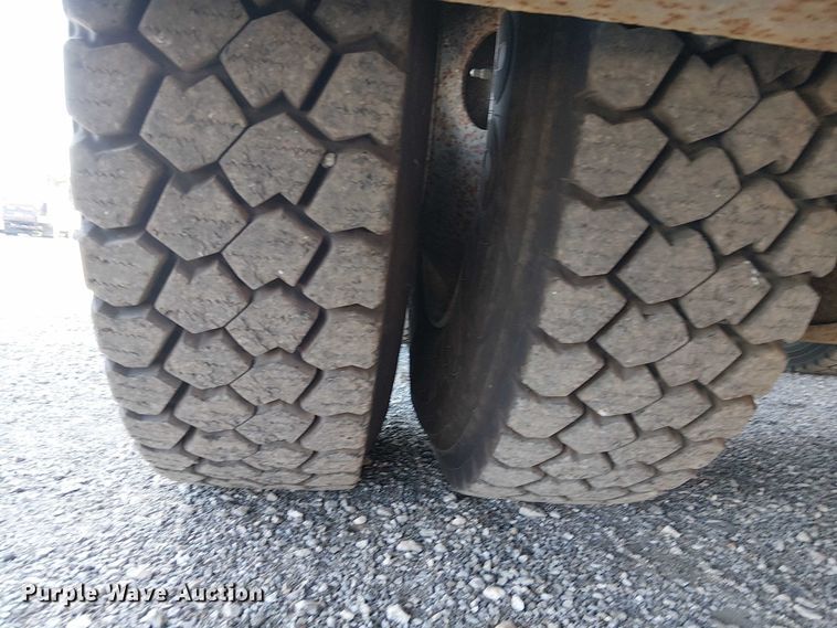 image for item NU9727 2009 International 7500 Crew Cab crane truck