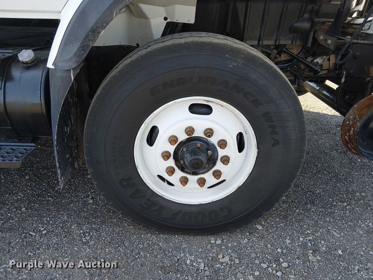 image for item NU9727 2009 International 7500 Crew Cab crane truck