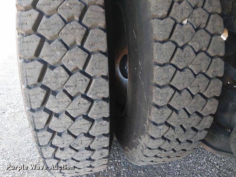 image for item NU9727 2009 International 7500 Crew Cab crane truck