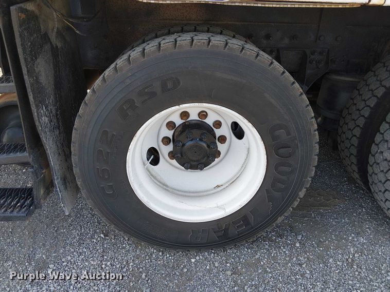 image for item NU9727 2009 International 7500 Crew Cab crane truck