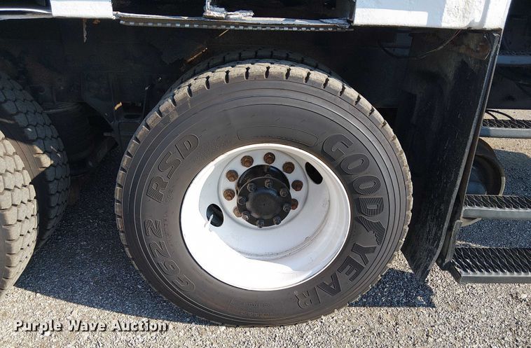 image for item NU9727 2009 International 7500 Crew Cab crane truck