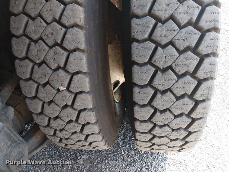 image for item NU9727 2009 International 7500 Crew Cab crane truck