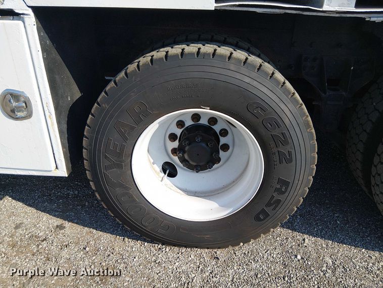 image for item NU9727 2009 International 7500 Crew Cab crane truck