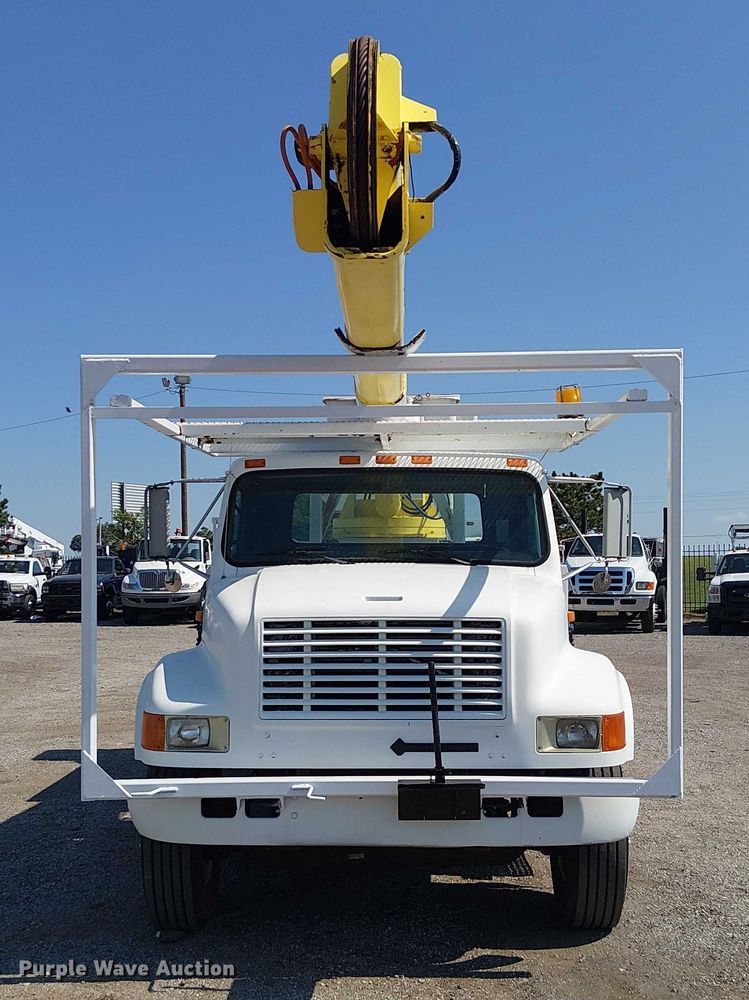 image for item NU9731 1993 International 4900 bucket truck