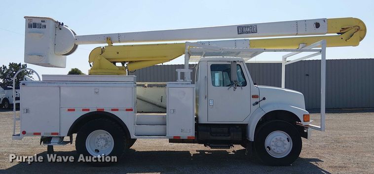 image for item NU9731 1993 International 4900 bucket truck