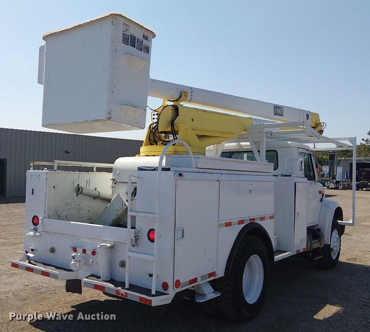 image for item NU9731 1993 International 4900 bucket truck