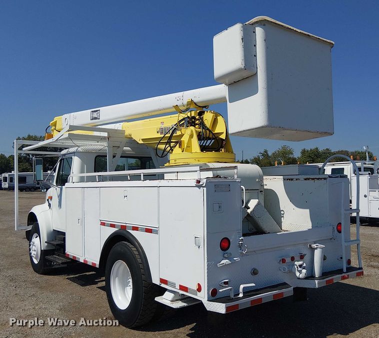 image for item NU9731 1993 International 4900 bucket truck