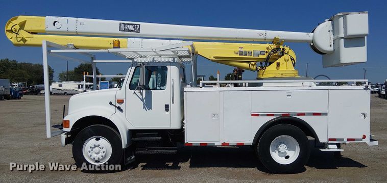 image for item NU9731 1993 International 4900 bucket truck