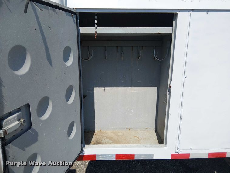 image for item NU9731 1993 International 4900 bucket truck