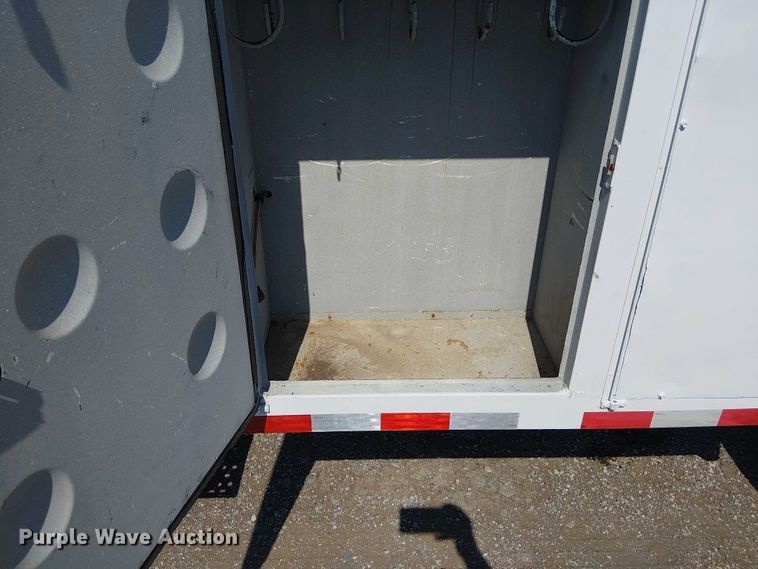 image for item NU9731 1993 International 4900 bucket truck