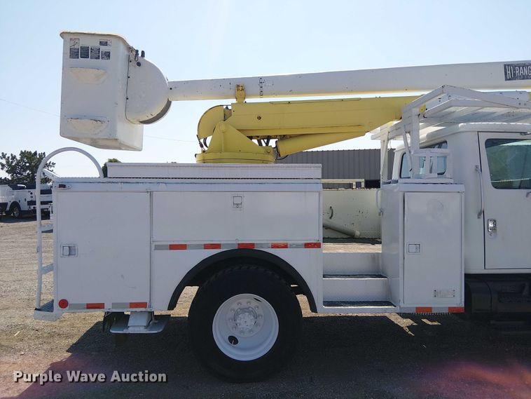 image for item NU9731 1993 International 4900 bucket truck