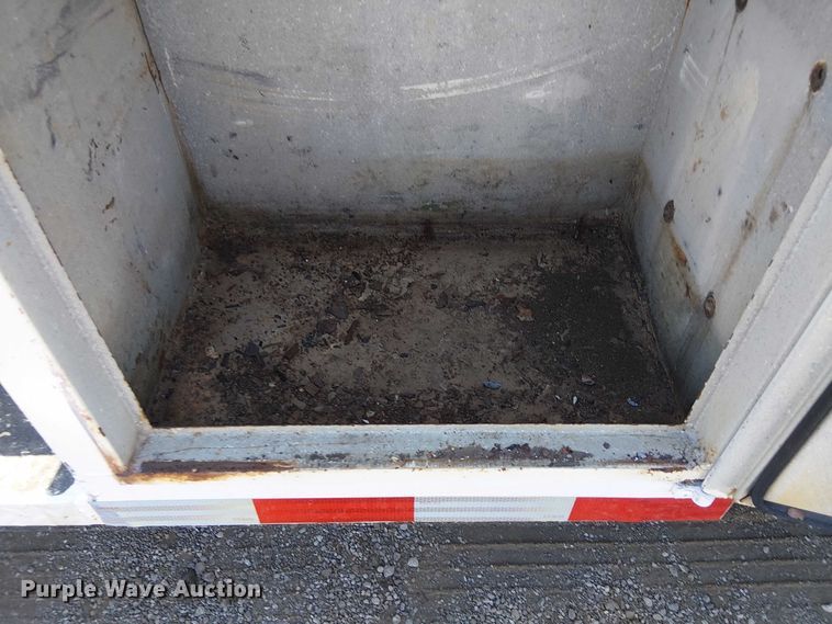 image for item NU9731 1993 International 4900 bucket truck