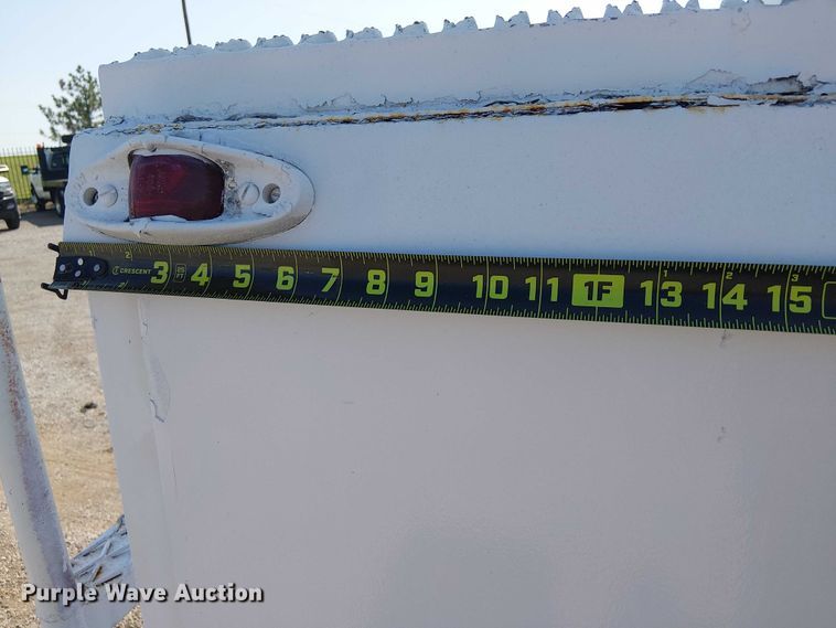 image for item NU9731 1993 International 4900 bucket truck