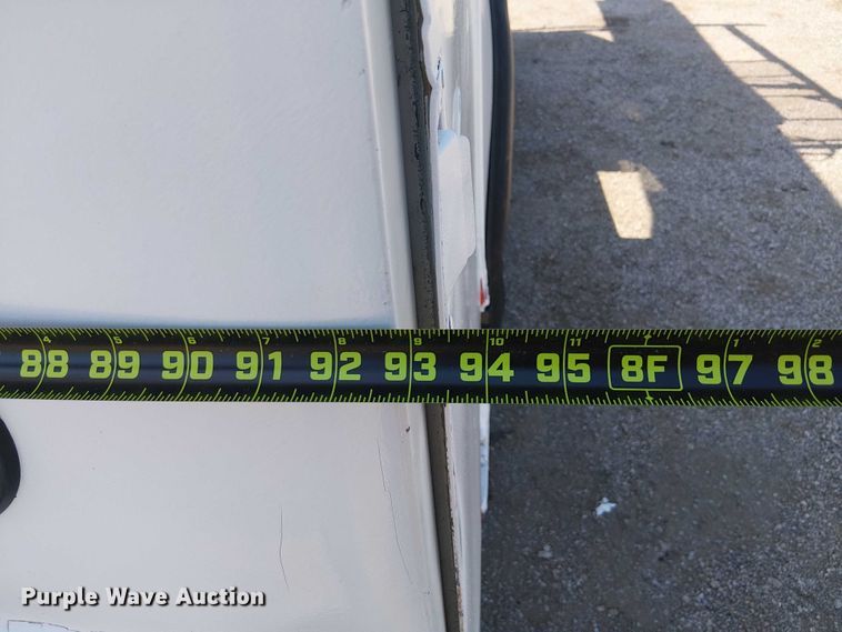 image for item NU9731 1993 International 4900 bucket truck