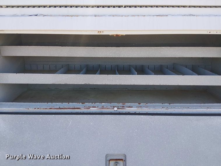 image for item NU9731 1993 International 4900 bucket truck