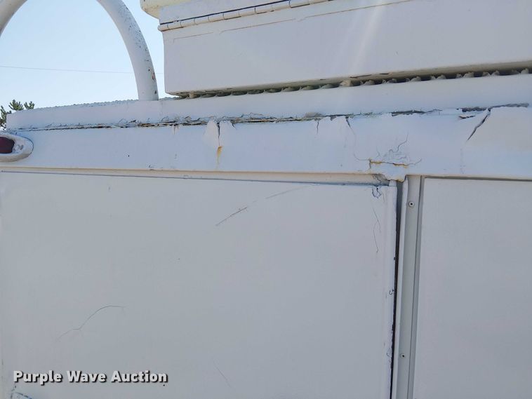 image for item NU9731 1993 International 4900 bucket truck