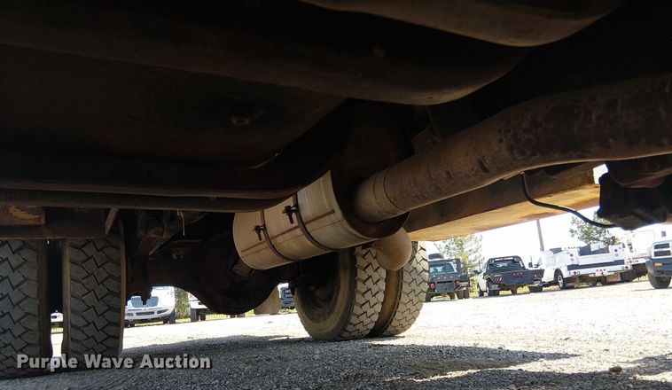 image for item NU9731 1993 International 4900 bucket truck