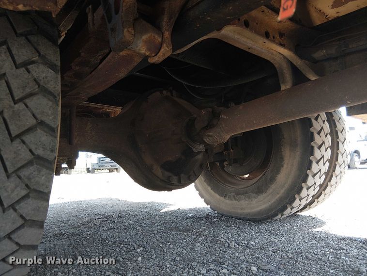 image for item NU9731 1993 International 4900 bucket truck