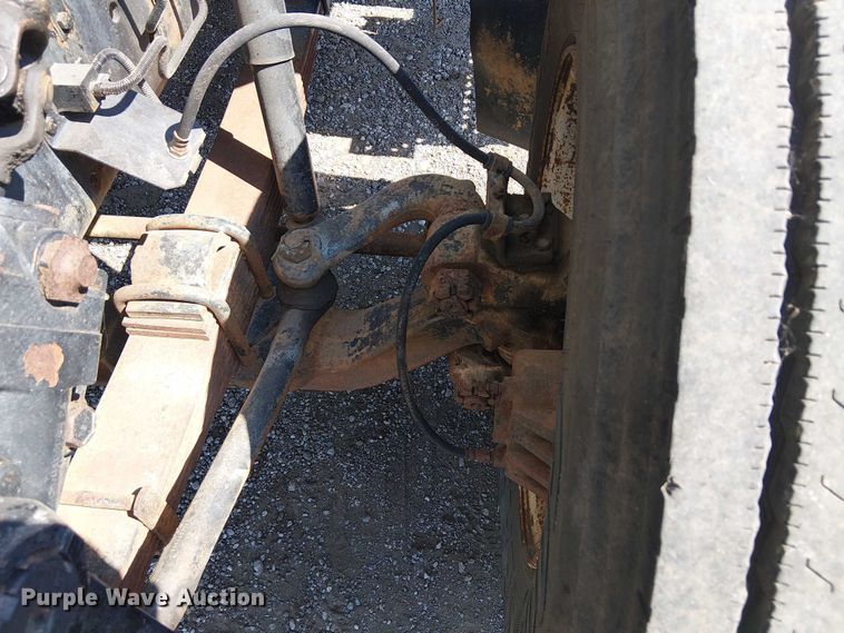 image for item NU9731 1993 International 4900 bucket truck