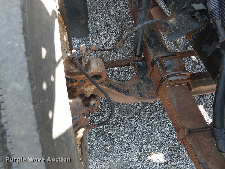 image for item NU9731 1993 International 4900 bucket truck