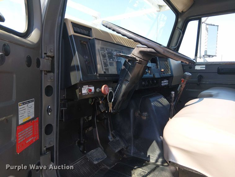 image for item NU9731 1993 International 4900 bucket truck