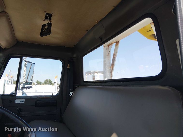 image for item NU9731 1993 International 4900 bucket truck