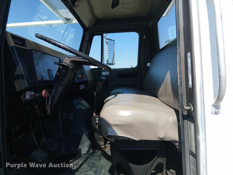 image for item NU9731 1993 International 4900 bucket truck