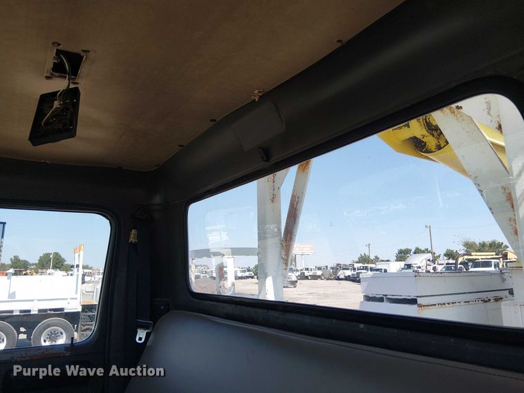 image for item NU9731 1993 International 4900 bucket truck