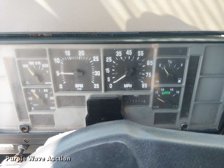 image for item NU9731 1993 International 4900 bucket truck