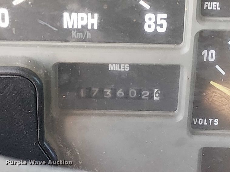 image for item NU9731 1993 International 4900 bucket truck