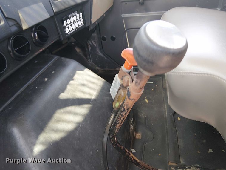 image for item NU9731 1993 International 4900 bucket truck