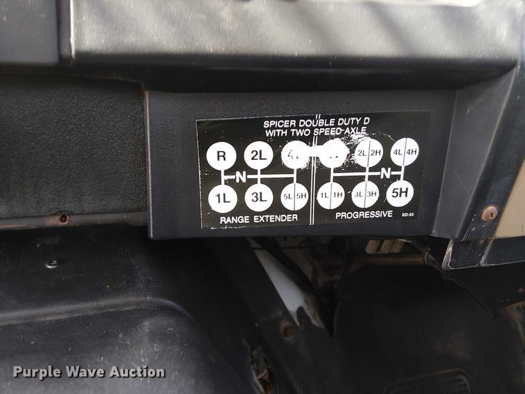 image for item NU9731 1993 International 4900 bucket truck