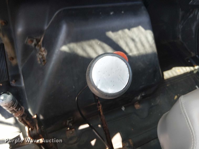 image for item NU9731 1993 International 4900 bucket truck