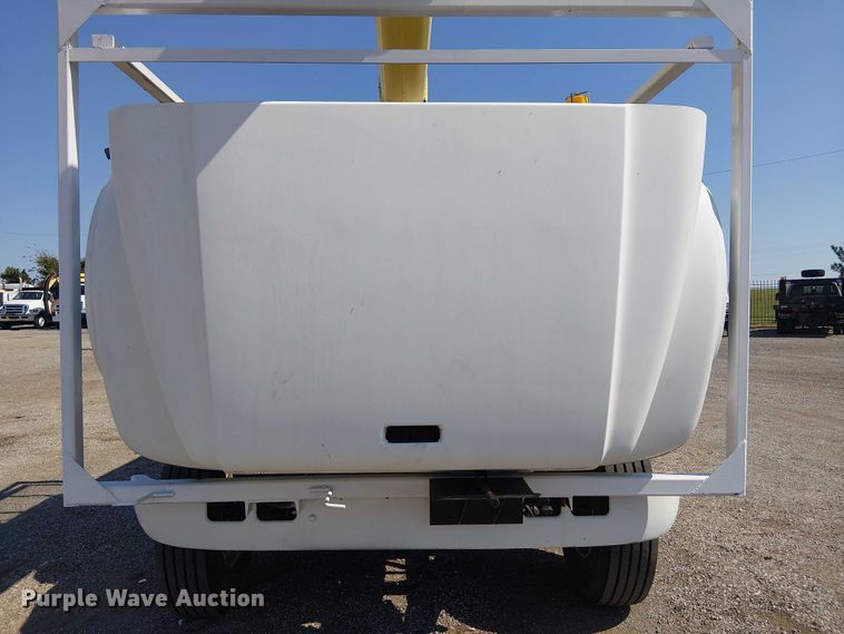 image for item NU9731 1993 International 4900 bucket truck