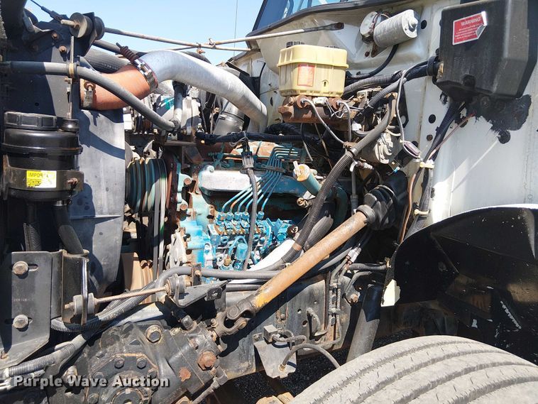 image for item NU9731 1993 International 4900 bucket truck