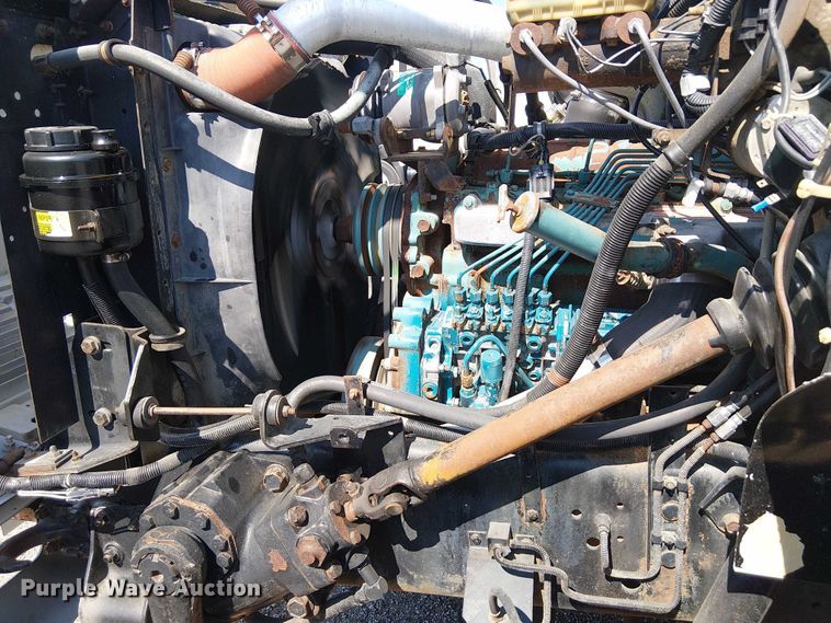 image for item NU9731 1993 International 4900 bucket truck