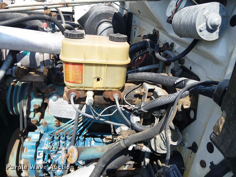 image for item NU9731 1993 International 4900 bucket truck