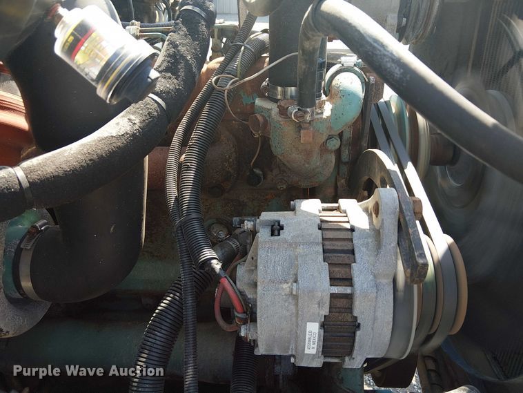 image for item NU9731 1993 International 4900 bucket truck