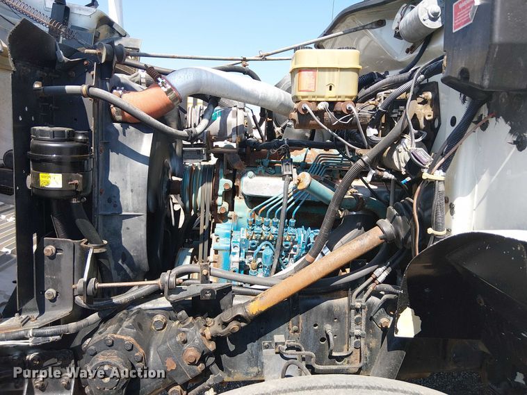 image for item NU9731 1993 International 4900 bucket truck