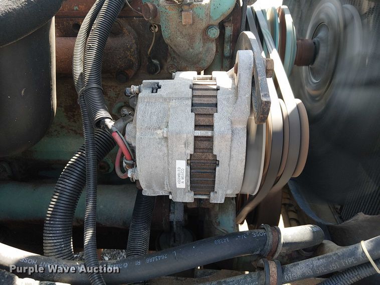 image for item NU9731 1993 International 4900 bucket truck