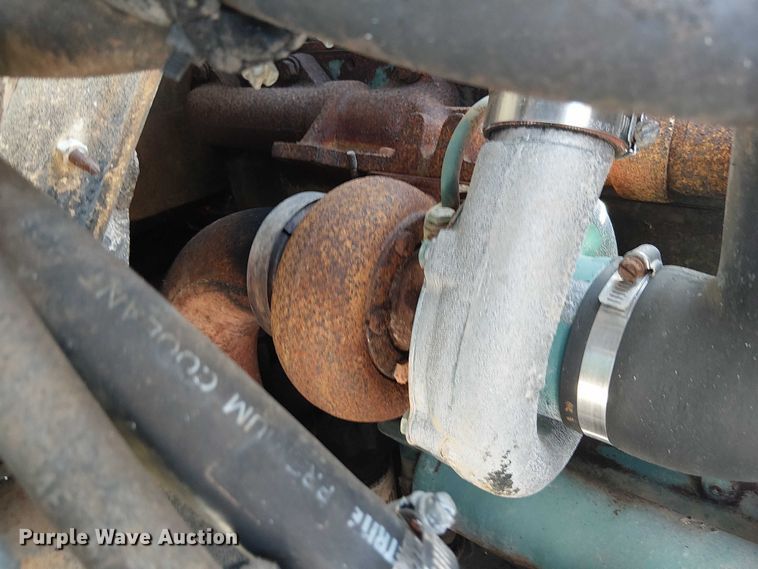 image for item NU9731 1993 International 4900 bucket truck