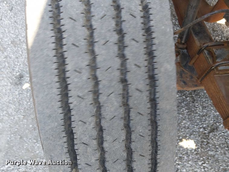 image for item NU9731 1993 International 4900 bucket truck