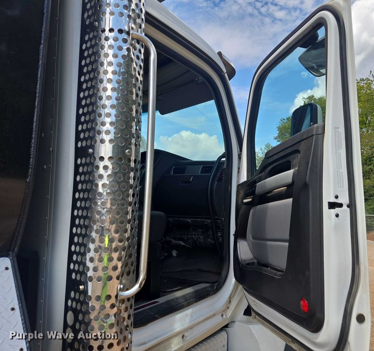 image for item YA0870 2023 Kenworth T880 dump truck