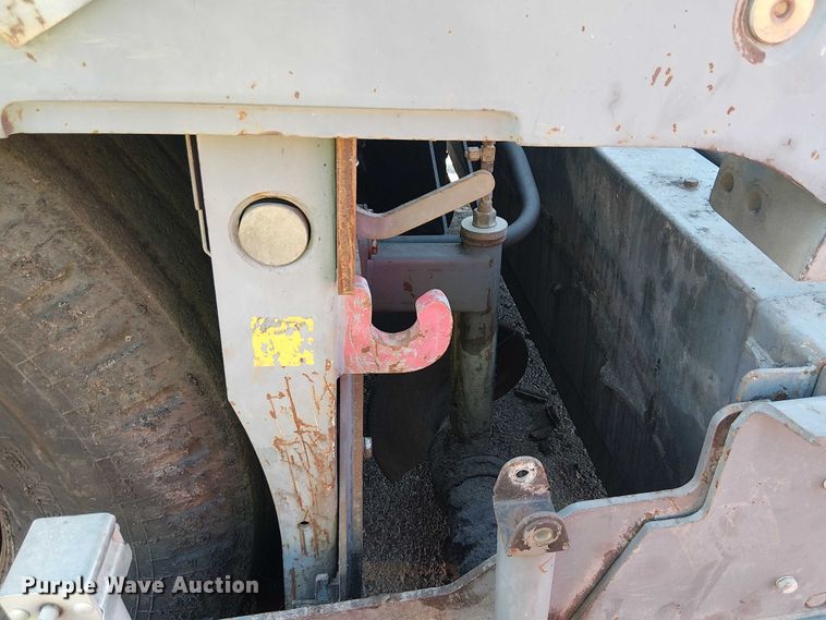 image for item YA0987 2010 Wirtgen Vision 5203-2 paver