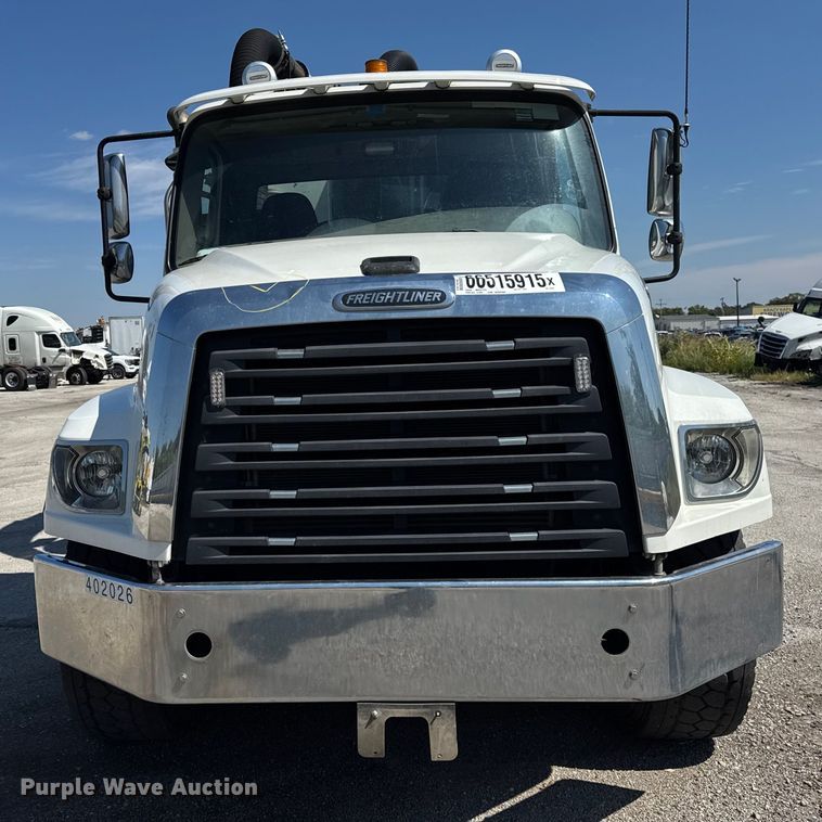 image for item YA1086 2020 Freightliner 114SD vacuum truck